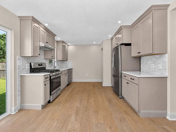 2nd image of 569 Congress St
