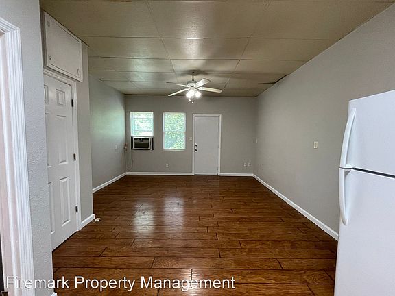 4th image of 206 Oak St APT 2