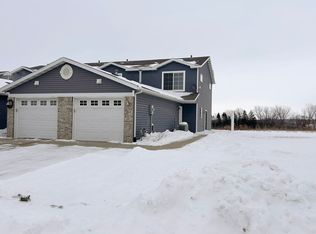 491 Pointe Ct SW, Rochester, MN 55902