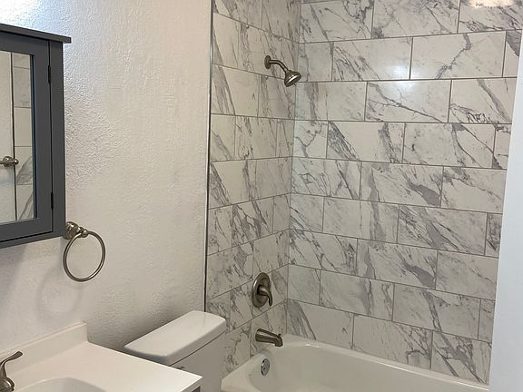 5th image of 8979 Seacliff St