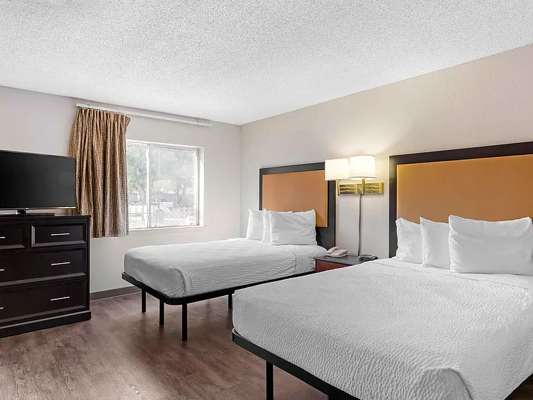 Studio Suite - 2 Full Beds