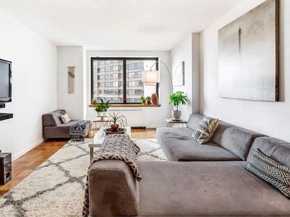 2nd image of 415 E 37th St APT 11N