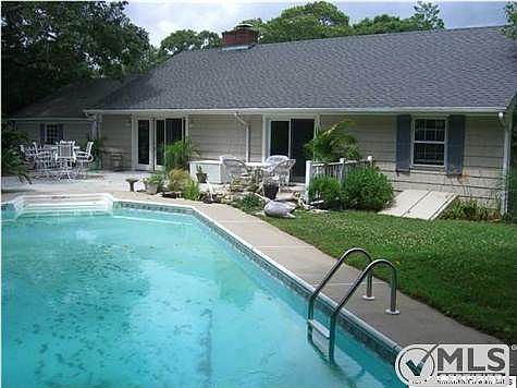 2nd image of 926 Woodview Rd