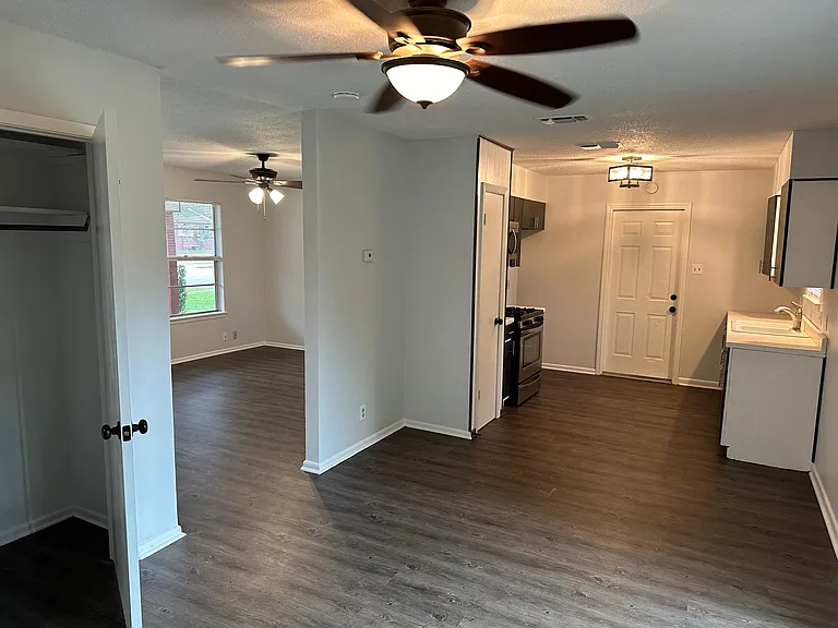 7211 Westglade Dr — Photo 10