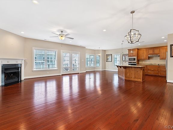 3rd image of 8091 Castle Grove Dr