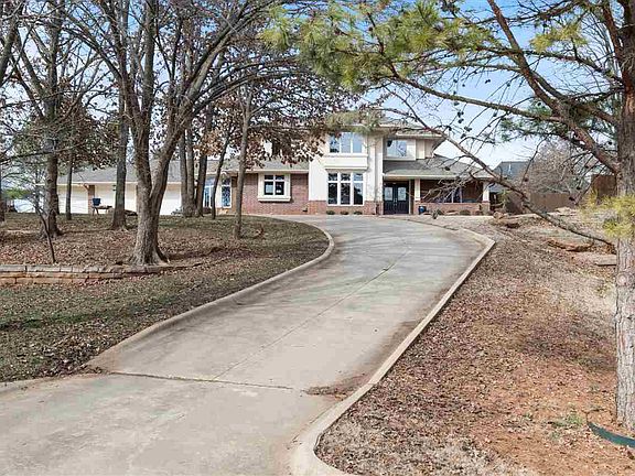 2nd image of 2020 S Oak Trail Dr