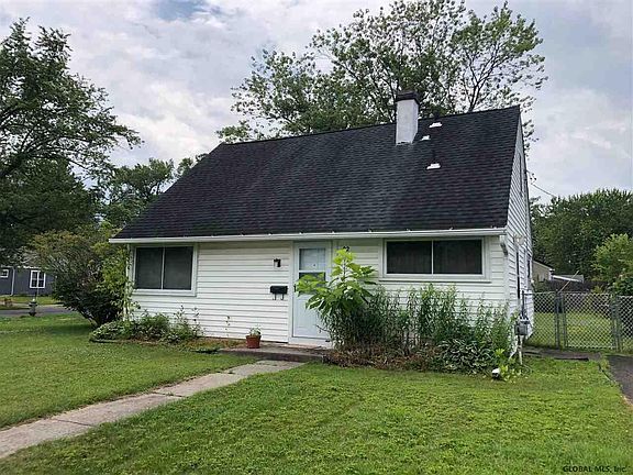 4th image of 22 Arthur Dr