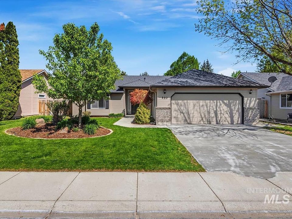 1st image of 802 N Echohawk Way