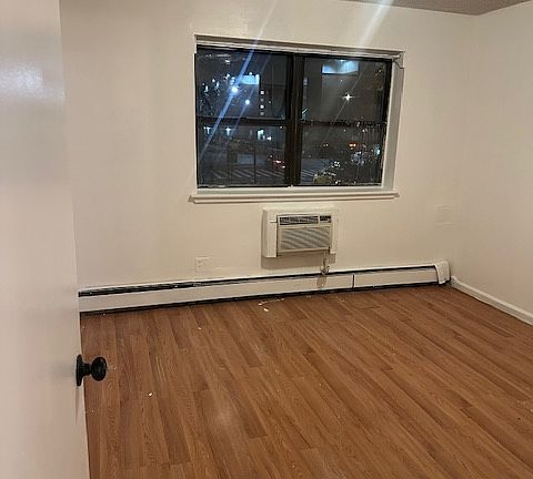 4th image of 557 E 148th St APT 3