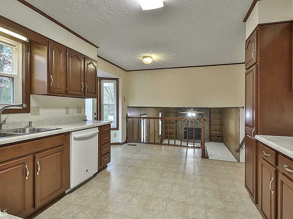 5th image of 103 Hedgewood Ct