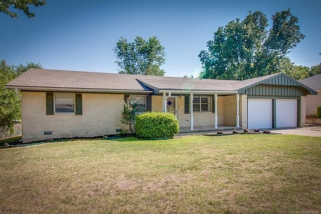 1st image of 1929 E Foster Dr