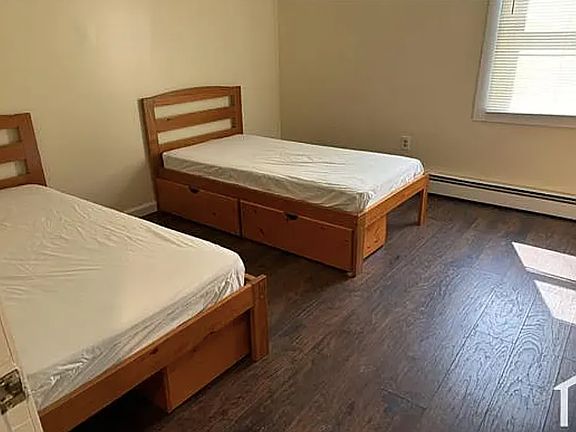 3rd image of 469 Main St #2