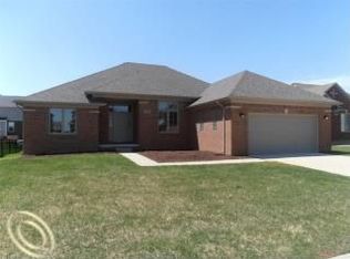 50261 Nantwich Dr, Macomb, MI 48044