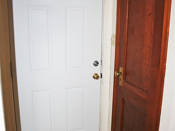 2nd image of 1913 E Bowman St