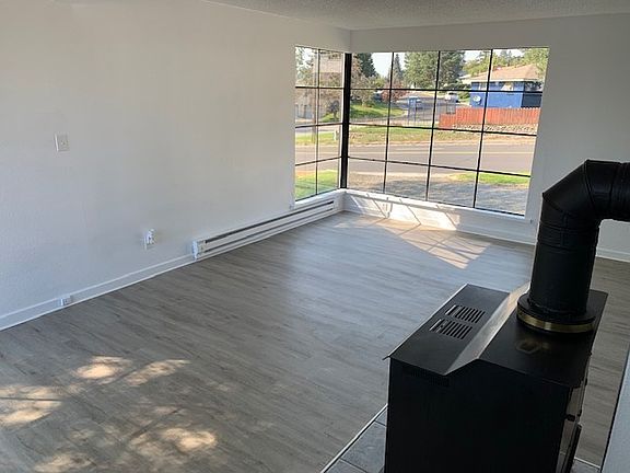3rd image of 4019 W Francis Ave