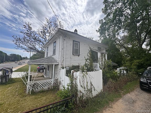 4th image of 417 N Mill St