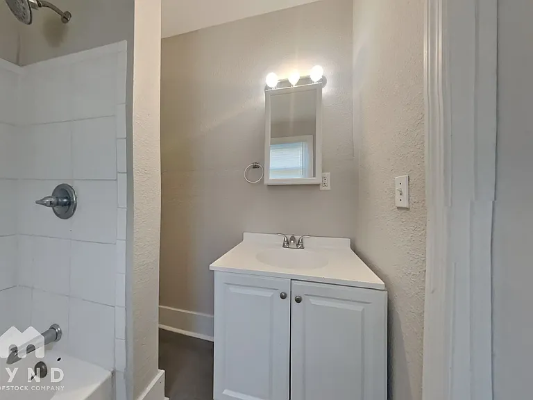 2963 Spencer St — Photo 9