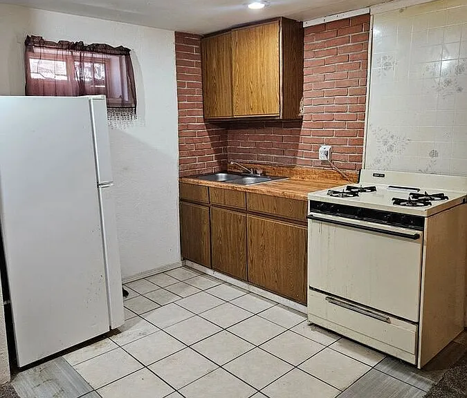 334 Saint Patrick St #1/2 — Photo 4