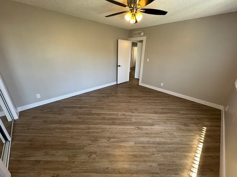 5068 Franklin Ave — Photo 17
