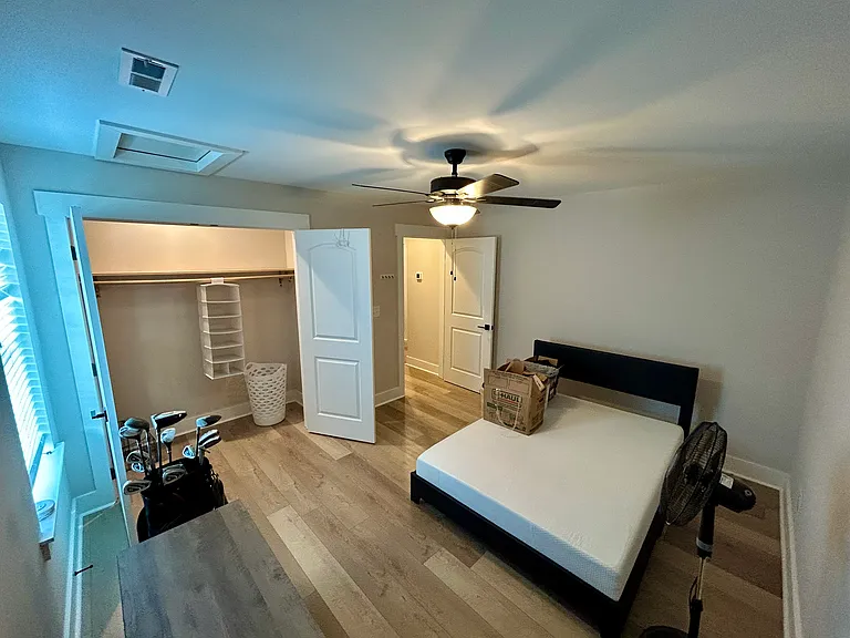 944 Irwin St — Photo 13