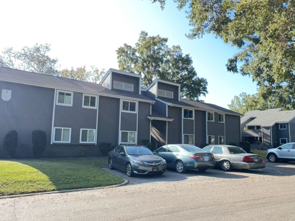1st image of 10301 N Kings Hwy APT 8-4