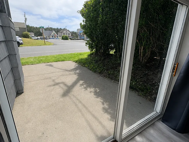 339 SW Ebb Ave #B — Photo 8