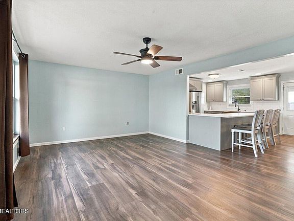 3rd image of 5681 Loudon Ridge Rd