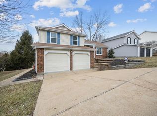 3789 Lemay Woods Dr, Saint Louis, MO 63129
