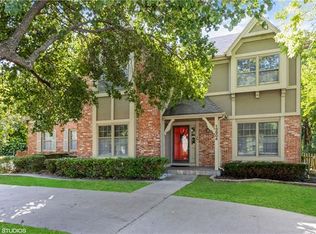12904 Sherwood Dr, Leawood, KS 66209