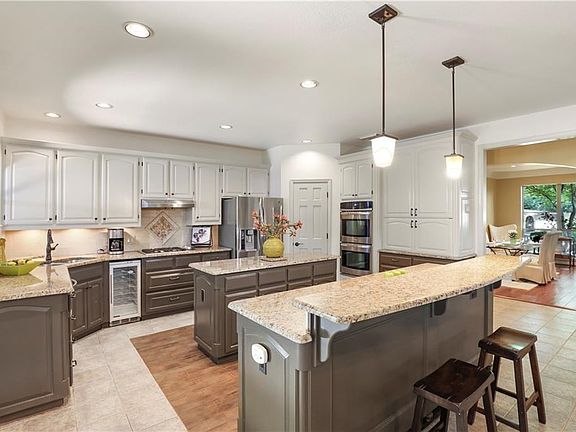 3rd image of 1809 Woodland Blvd