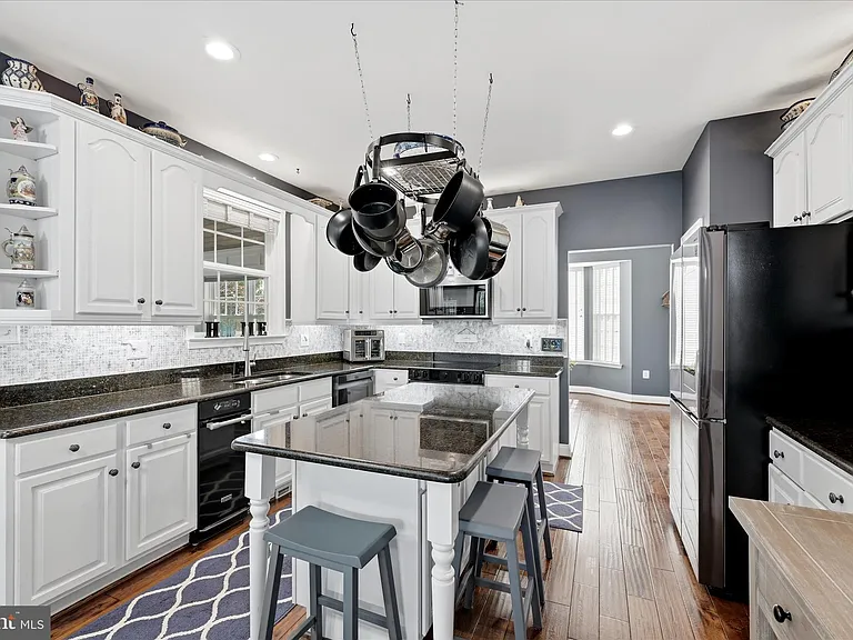 704 Seaton Ct SE — Photo 16