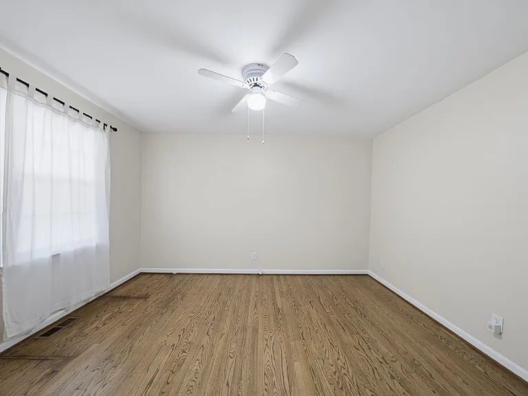1003 Manchester Dr — Photo 7