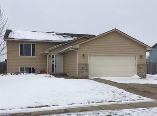 5624 W Mandy Ct, Sioux Falls, SD 57106