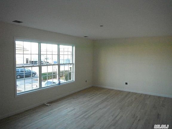 4th image of 37 Railroad St