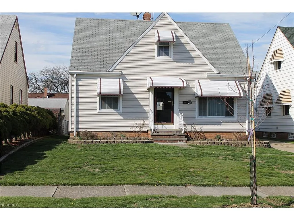 9414 Beech Ave photo 1