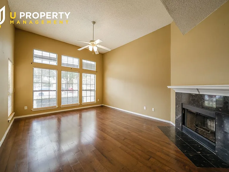 3325 Devonshire Dr — Photo 6