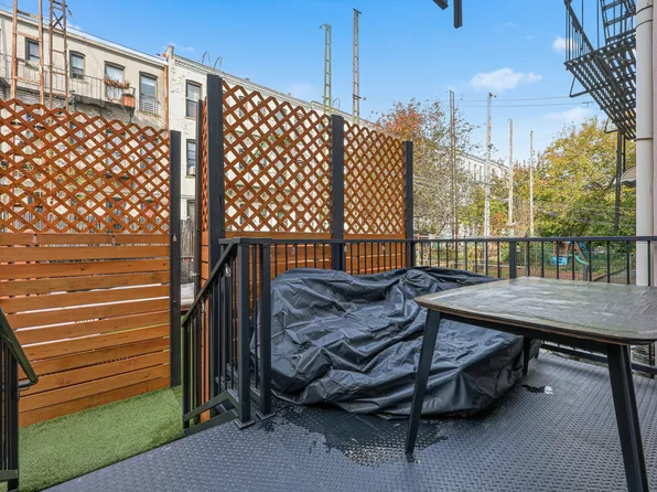 1851 Cornelia Street image 15 of 18