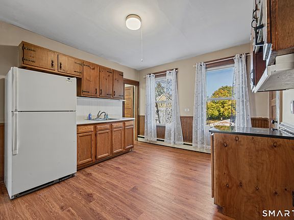 3rd image of 7 Schultz Street