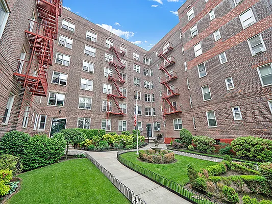 Sold by REMAX Elite | media 13