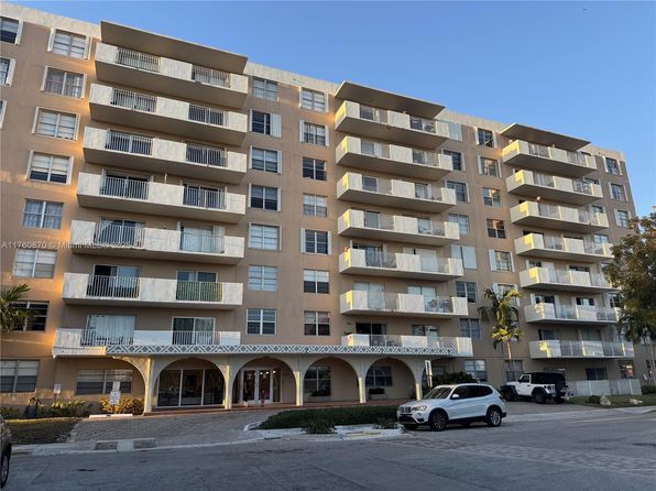 1455 N Treasure Dr APT 3C, North Bay Village, FL 33141