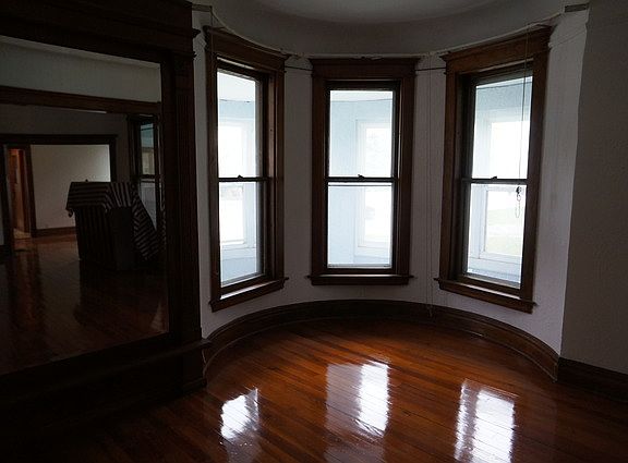 2nd image of 2524 Burr Oak Ave