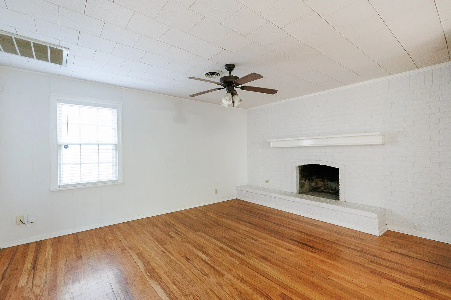 3 bed, 2.0 bath, 1300 sqft, $1,295 — Photo 4
