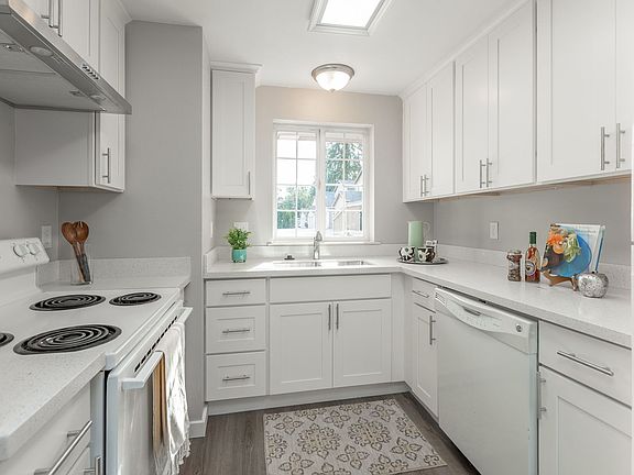 2nd image of 1302-1348 9th St SE #1302