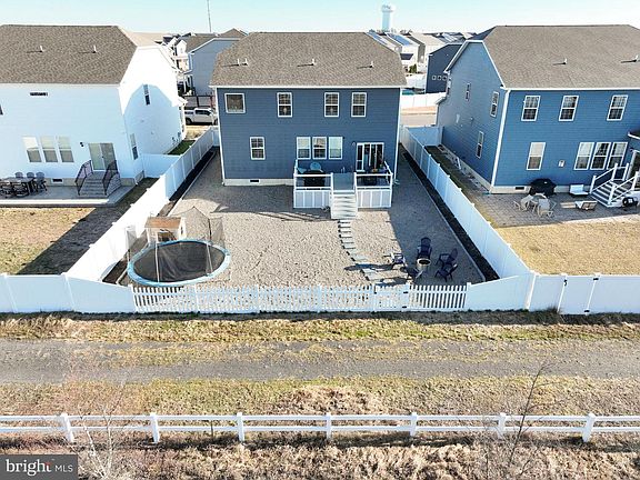 4th image of 167 Ashburn Ave