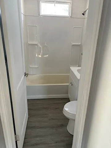 1111 W Crestwood Dr — Photo 3