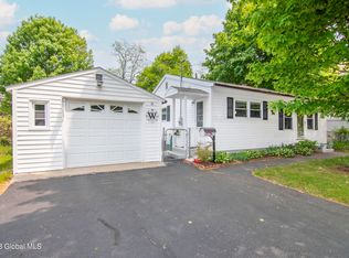 10 Meadow Ln, Ballston Spa, NY 12020