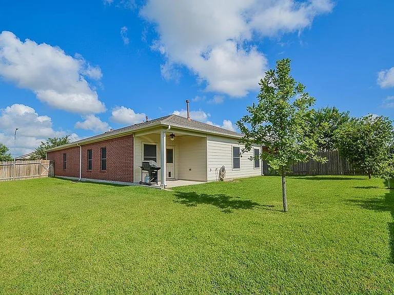 623 W Newport Bnd — Photo 21