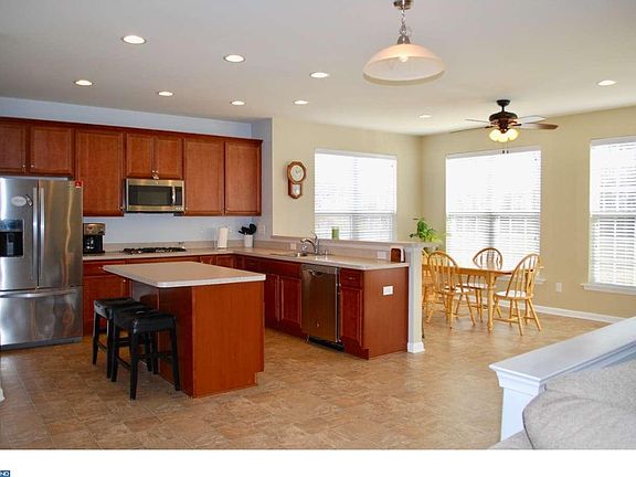 5th image of 779 Ashington Dr