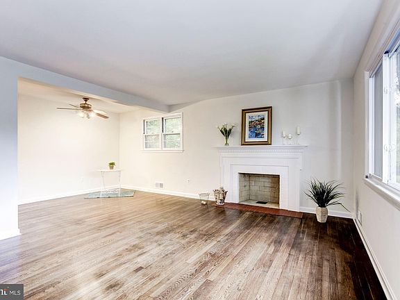 3rd image of 3103 Hazelton St