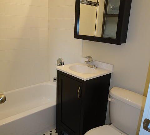5th image of 514 W Cornelia Ave #1L